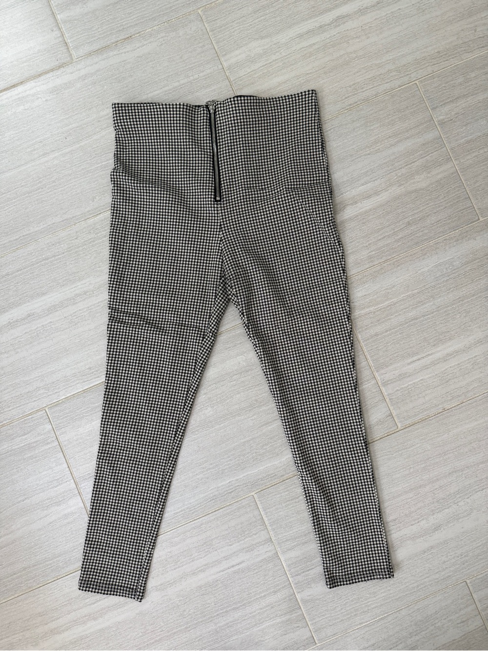 Zara High-Waist Black & White woman pants
